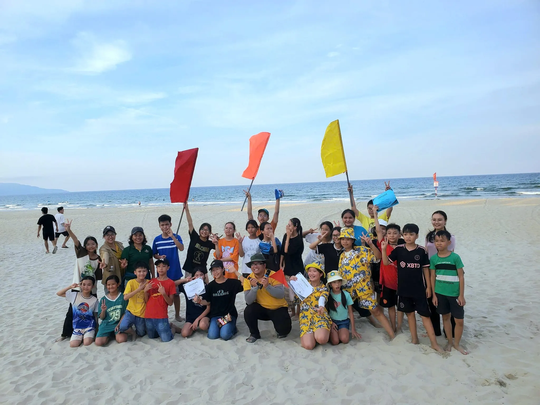 hoạt động ngoại khóa tại bãi biển trung tâm tiếng Anh Starfish tại Đà Nẵng